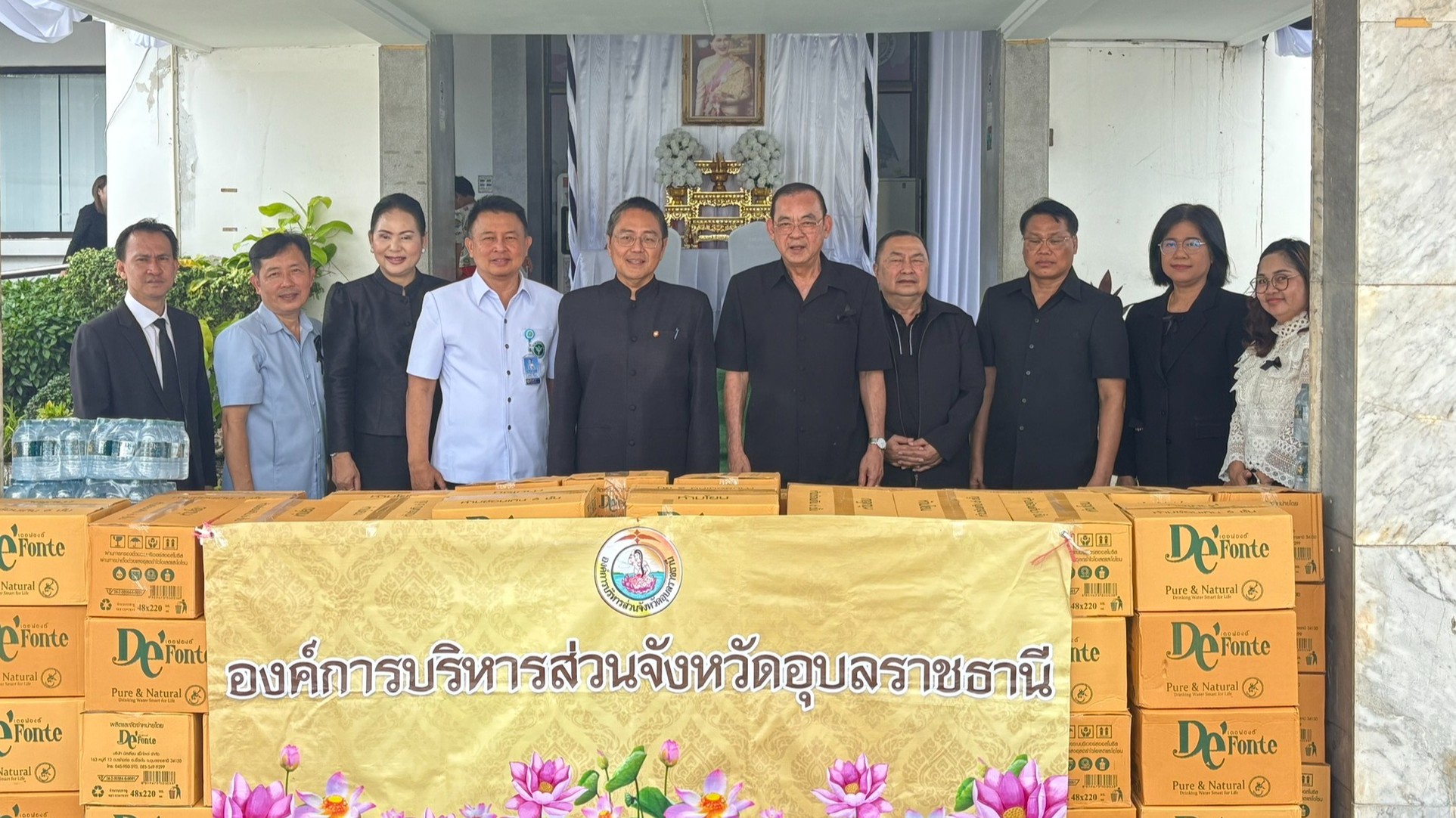 รองผู้ว่าฯ รับมอบน้ำดื่มสนับสนุนโครงการ “แสงนำใจไทยทั้งชาติ เดิน วิ่ง ปั่น ป้องก...