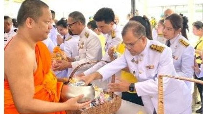 สสจ.สมุทรปราการ ร่วมพิธีเจริญพระพุทธมนต์และทำบุญตักบาตรถวายพระราชกุศล เนื่องในวั...
