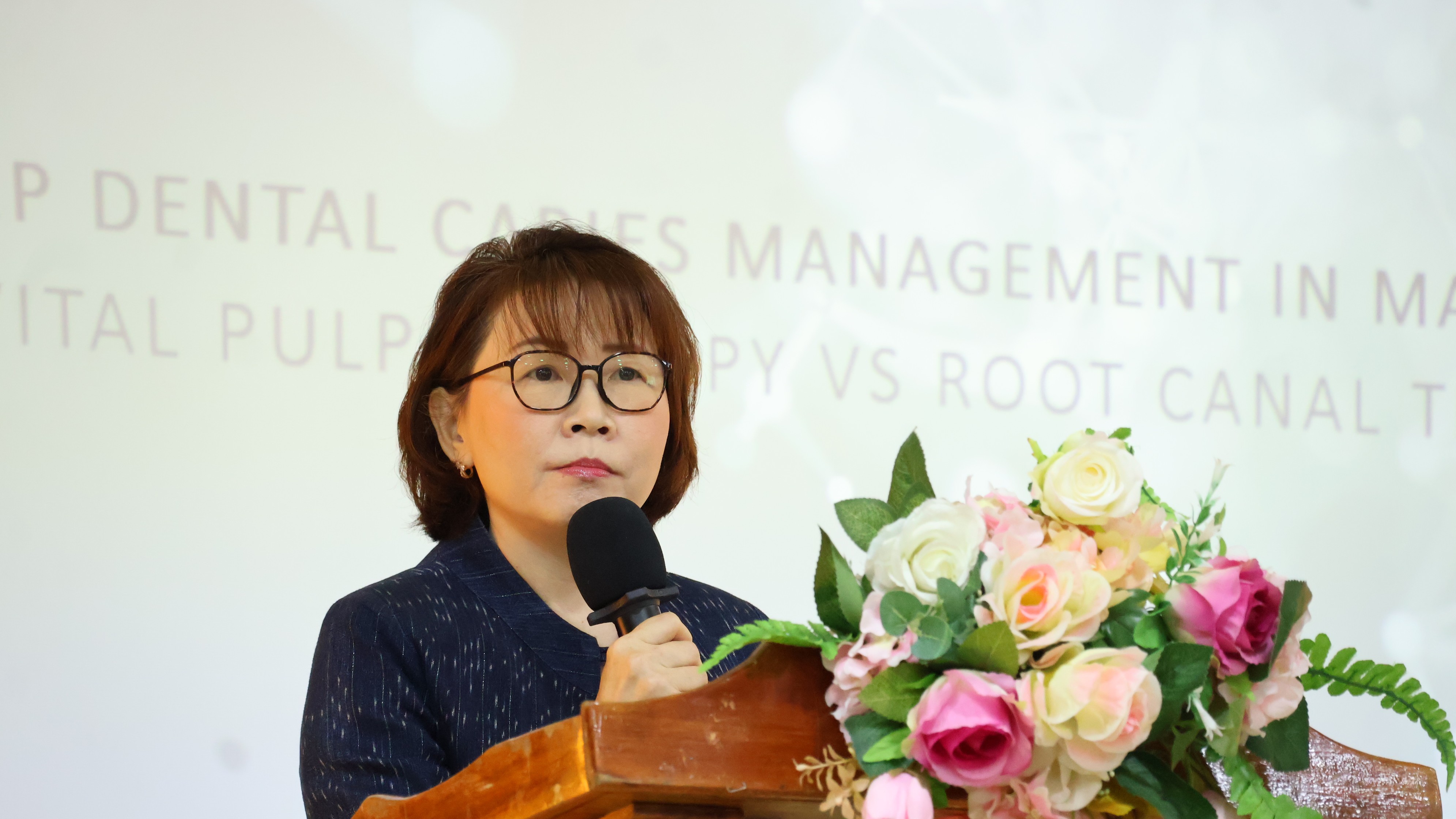 ‘สสจ.นครพนม’ เพิ่มศักยภาพ ‘หมอฟัน’ ‘ทพญ.วิภารัตน์ วรหาร’ เปิดประชุมเชิงปฏิบัติการ ‘ทันตกรรมรักษารากฟัน’