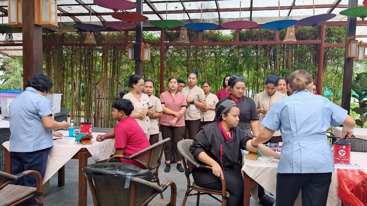 โรงพยาบาลตะกั่วป่า ออกหน่วยตรวจสุขภาพเชิงรุก ประจำปี 2568 โรงแรมเขาหลัก บันดารี และโรงแรมเขาหลัก โอเรียนทอล