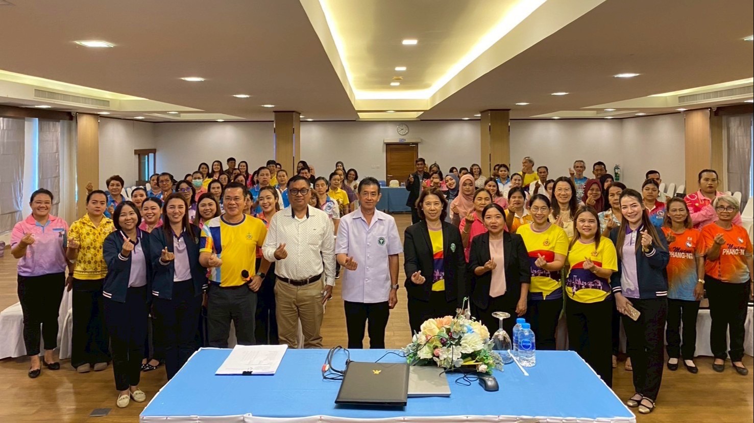รองนายแพทย์สาธารณสุขจังหวัดพังงา เป็นประธานพิธีเปิดการอบรมโครงการ “สร้างความมั่น...