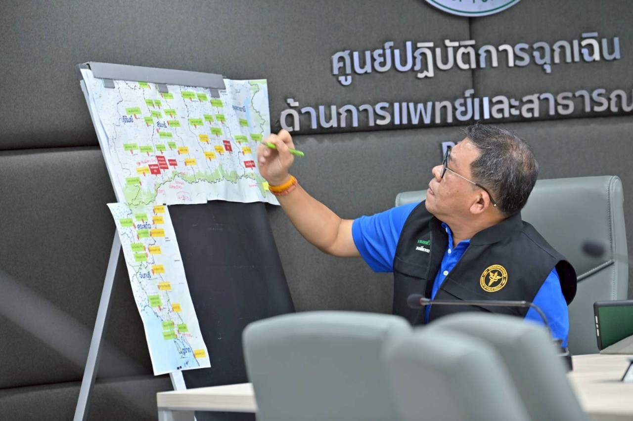 สธ.เผยมีผู้บาดเจ็บเหตุชายแดนไทย-กัมพูชาเพิ่ม 1 ราย รพ.ปิดบริการเพิ่ม 4 แห่ง กำชับเฝ้าระวังโรคในศูนย์อพยพ ดูแลจิตใจทั้งประชาชนและเจ้าหน้าที่