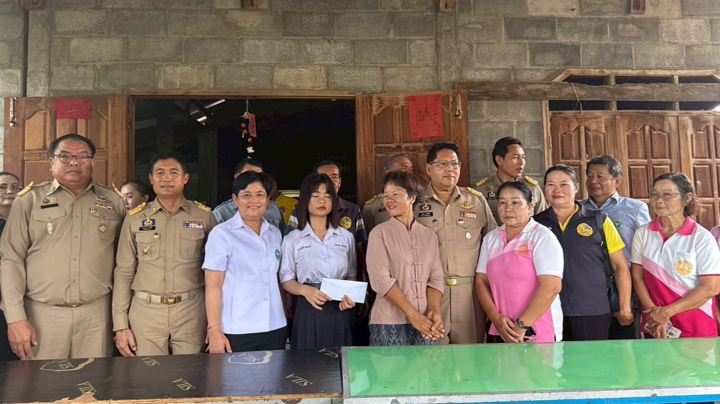 โรงพยาบาลสมเด็จพระยุพราชท่าบ่อ ลงพื้นที่ให้กำลังใจนักเรียนในพระบรมราชานุเคราะห์