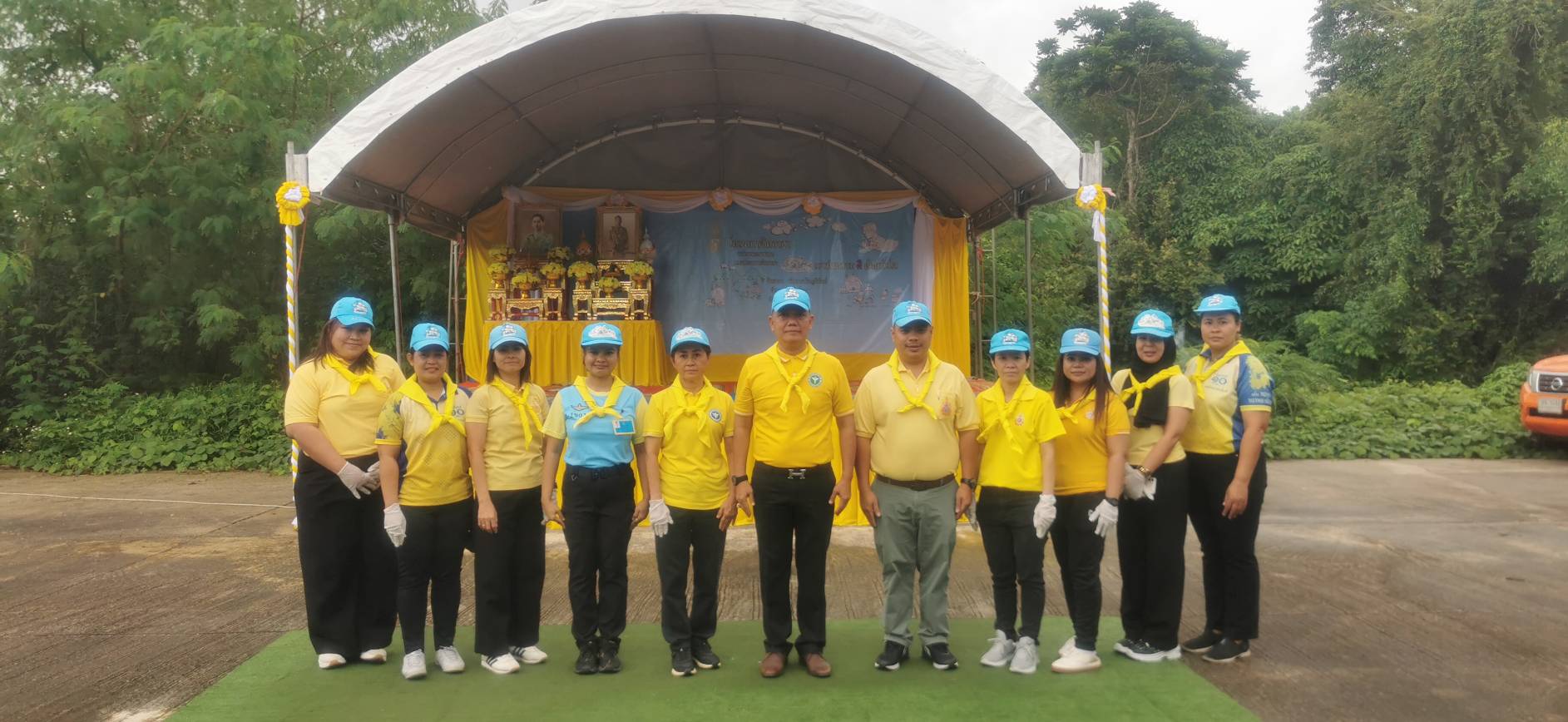 สธ.ตรัง ร่วมกิจกรรมจิตอาสาพัฒนาในโอกาสวันสำคัญของชาติไทย เนื่องในวันอานันทมหิดล ณ วัดภูมิประสิทธิ์ (วัดท่าข้าม) หมู่ที่ ๑ ตำบลท่าข้าม อำเภอปะเหลียน จังหวัดตรัง