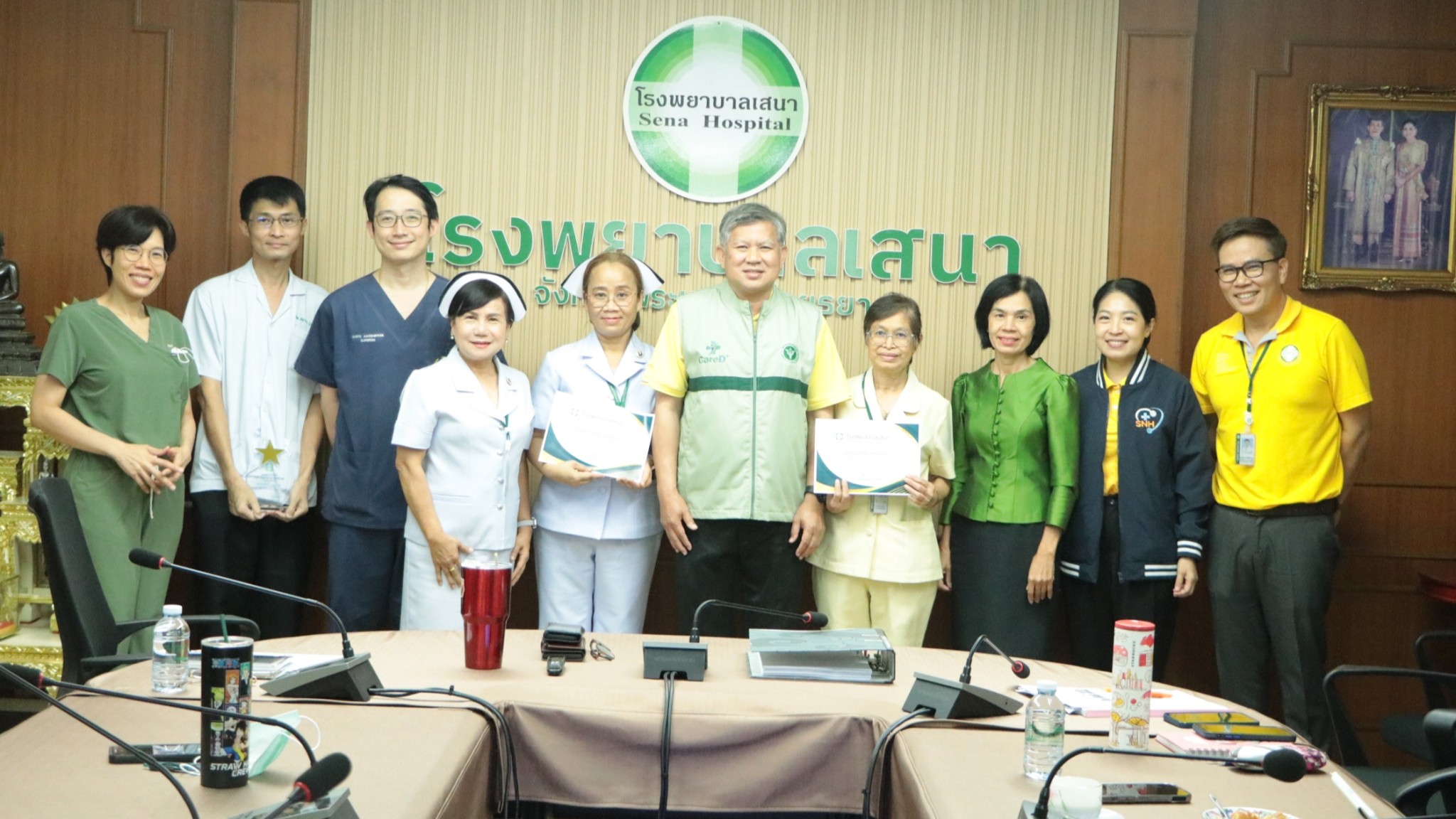 ผู้อำนวยการโรงพยาบาลเสนา มอบใบประกาศเกียรติคุณ บุคลากรดีเด่น ประจำเดือนสิงหาคม 2568