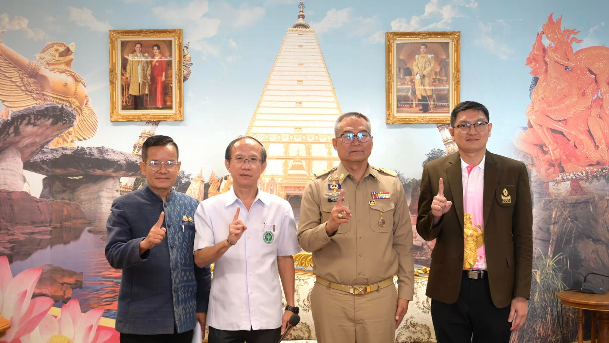 นพ.สสจ.อุบลฯ ร่วมซ้อมนำเสนอผลการดำเนินงานจังหวัด TO BE NUMBER ONE ประจำปี ๒๕๖๘