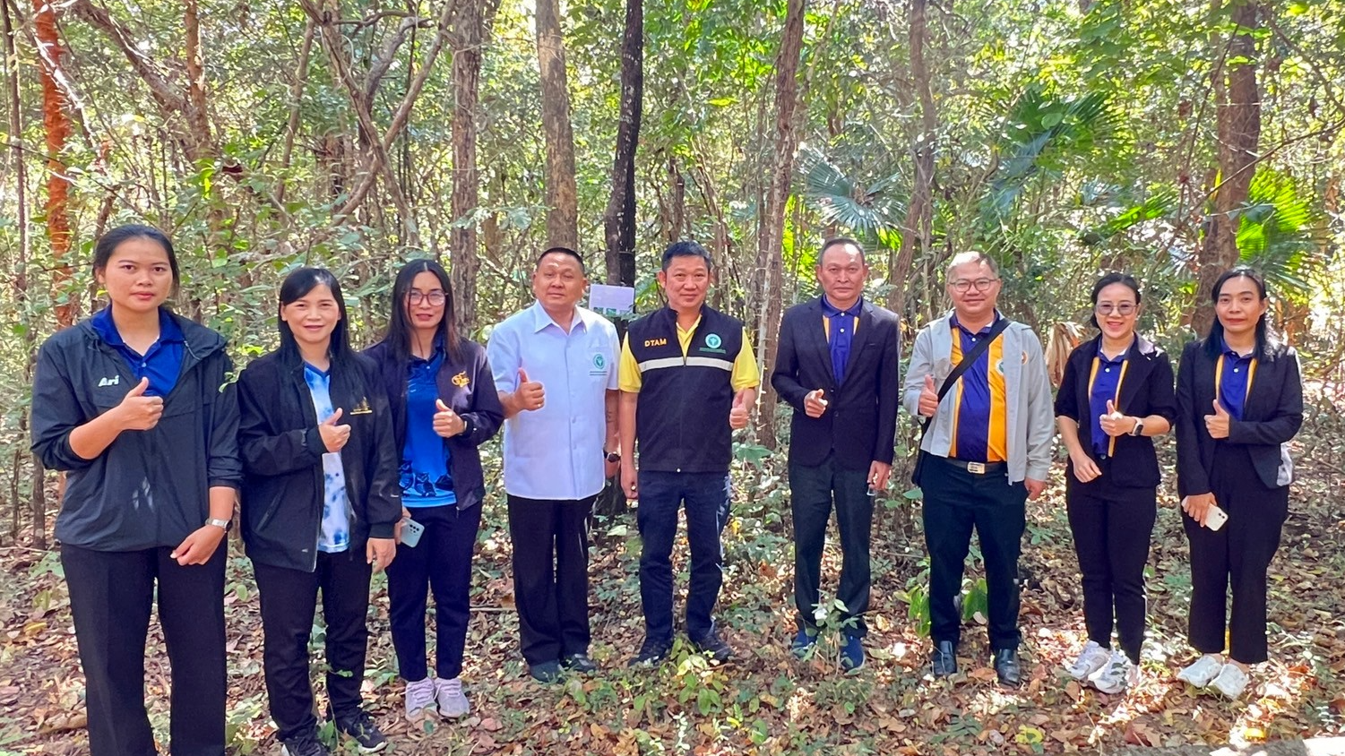 สสจ.สกลนคร “ร่วมลงพื้นที่สำรวจป่าสงวนและประชุมหารือ แลกเปลี่ยน ติดตาม การนำสมุนไ...