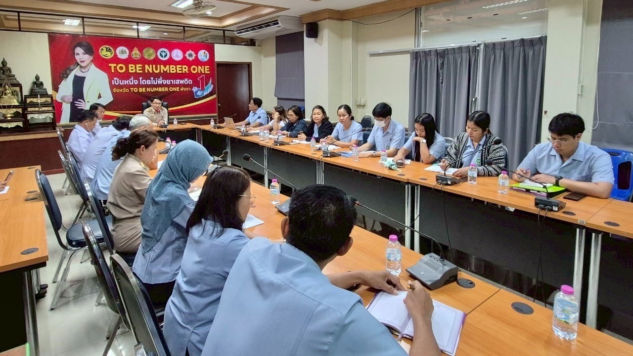 นายแพทย์สาธารณสุขจังหวัดพังงา ประธานการประชุมเตรียมความพร้อมโครงการบริการทุกช่วงวัย ด้วยความห่วงใย จากกระทรวงสาธารณสุข