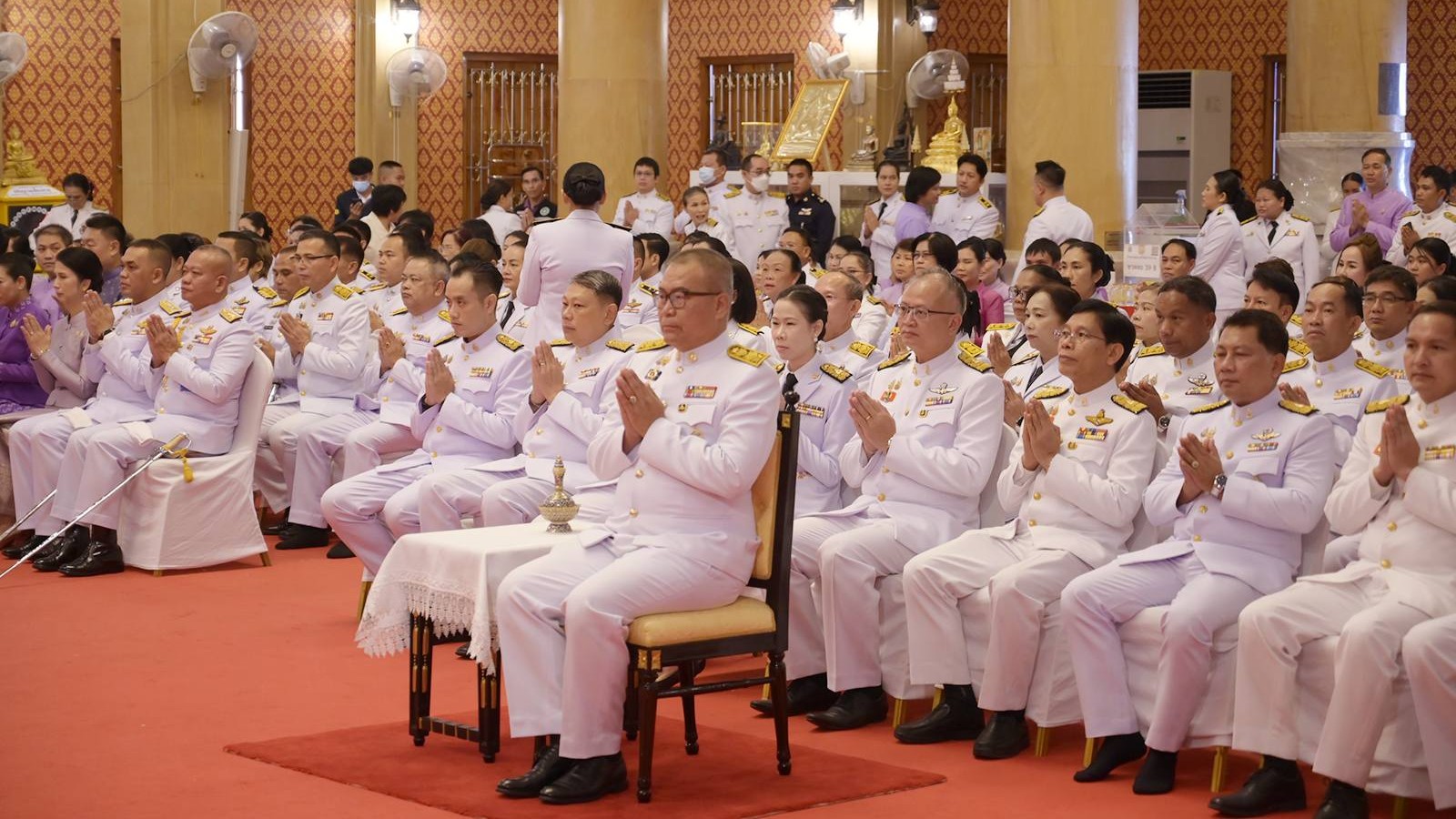 นพ.สสจ.อุบลฯ ร่วมกิจกรรมเฉลิมพระเกียรติสมเด็จพระนางเจ้าฯ พระบรมราชินี เนื่องในโอกาสวันเฉลิมพระชนมพรรษา ๓ มิถุนายน ๒๕๖๘ จังหวัดอุบลราชธานี ในพิธีทำบุญตักบาตรถวายพระราชกุศล และลงนามถวายพระพรชัยมงคล