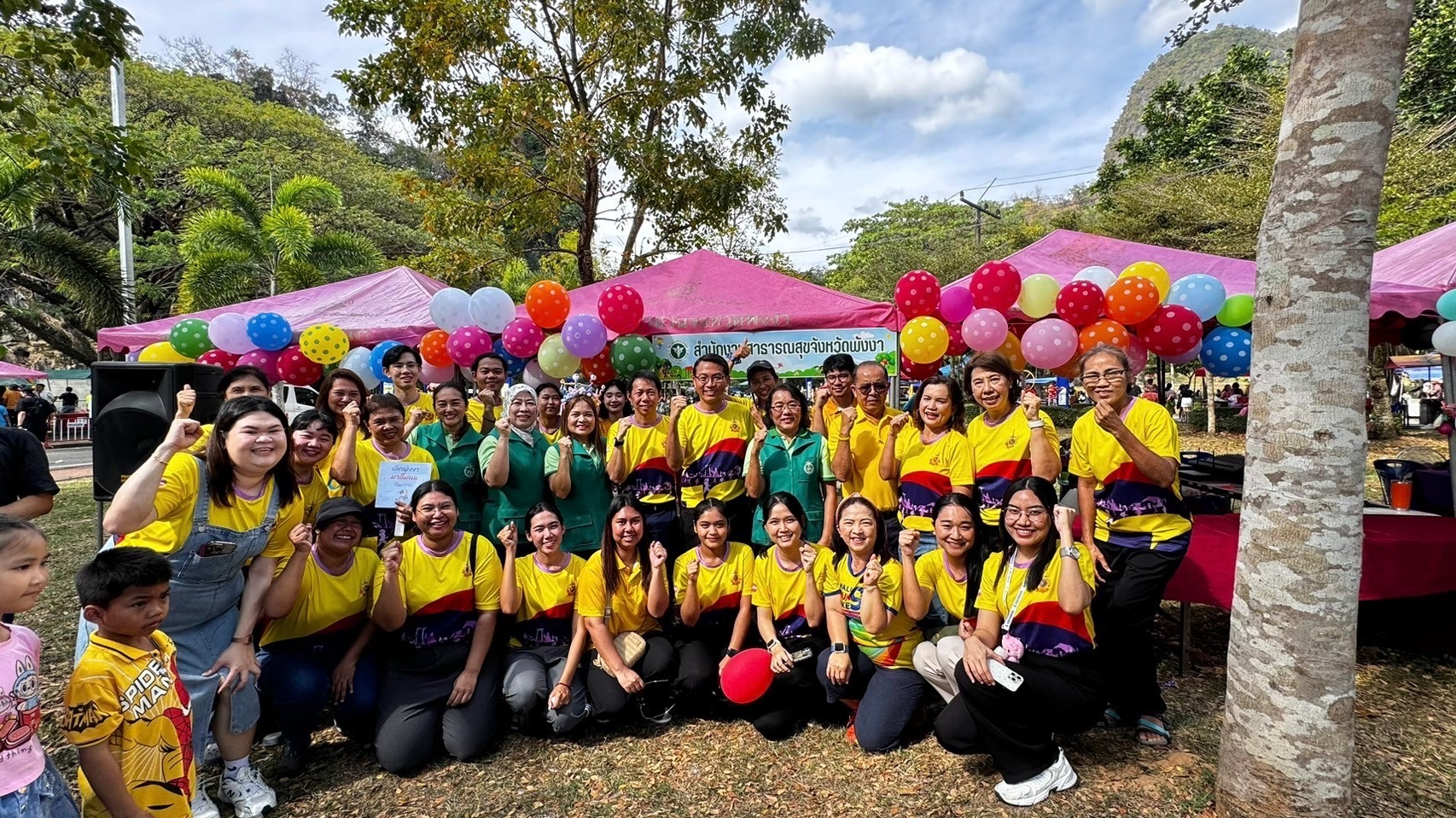 ประธานแม่บ้านสาธารณสุข สาขาจังหวัดพังงา  ร่วมจัดกิจกรรมดื่มนมจืด ยืดความสูง  เนื...