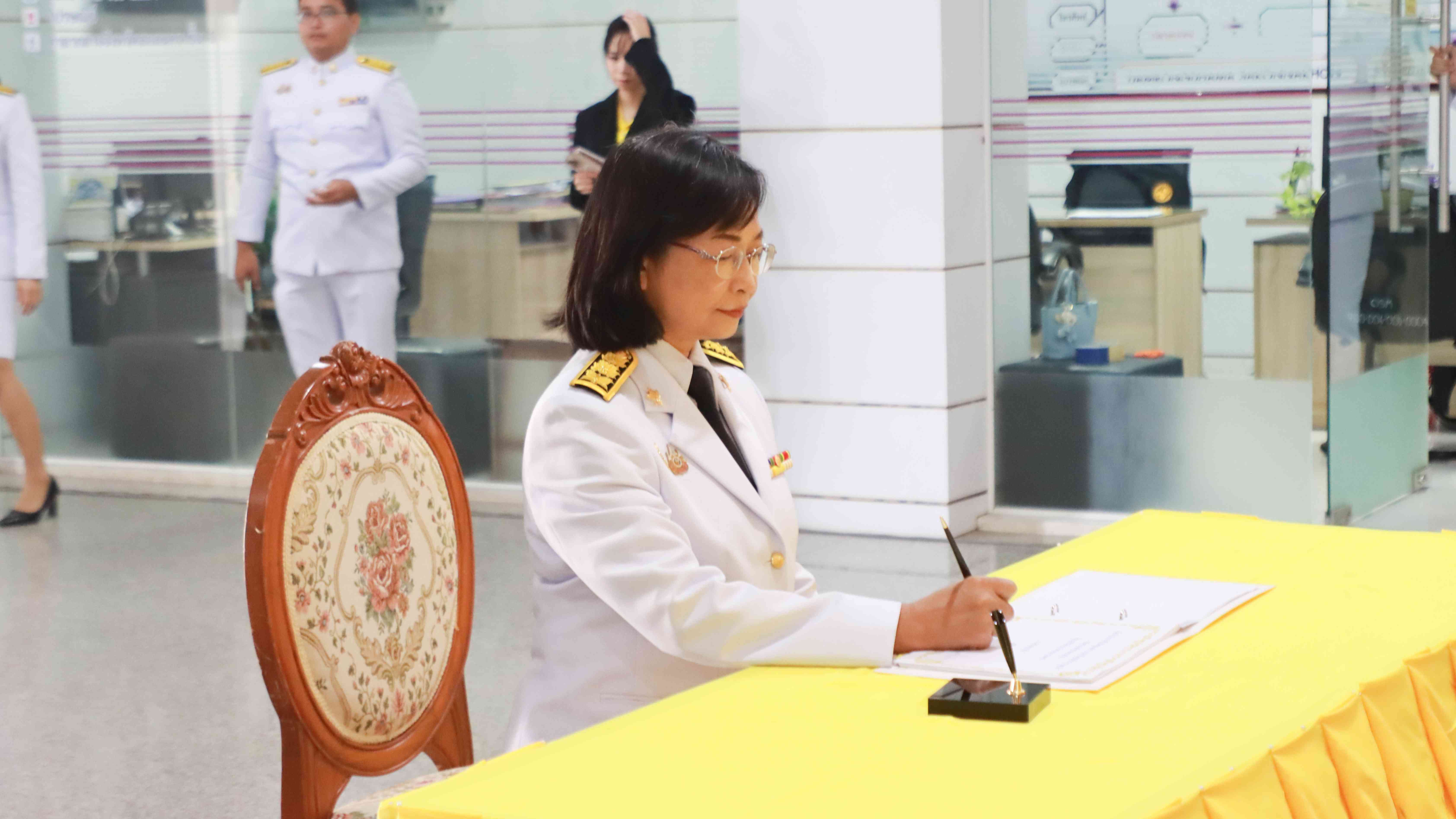 สสจ.สกลนคร “ร่วมลงนามถวายพระพรชัยมงคล เนื่องในโอกาสวันฉัตรมงคล ประจำปี 2568”
