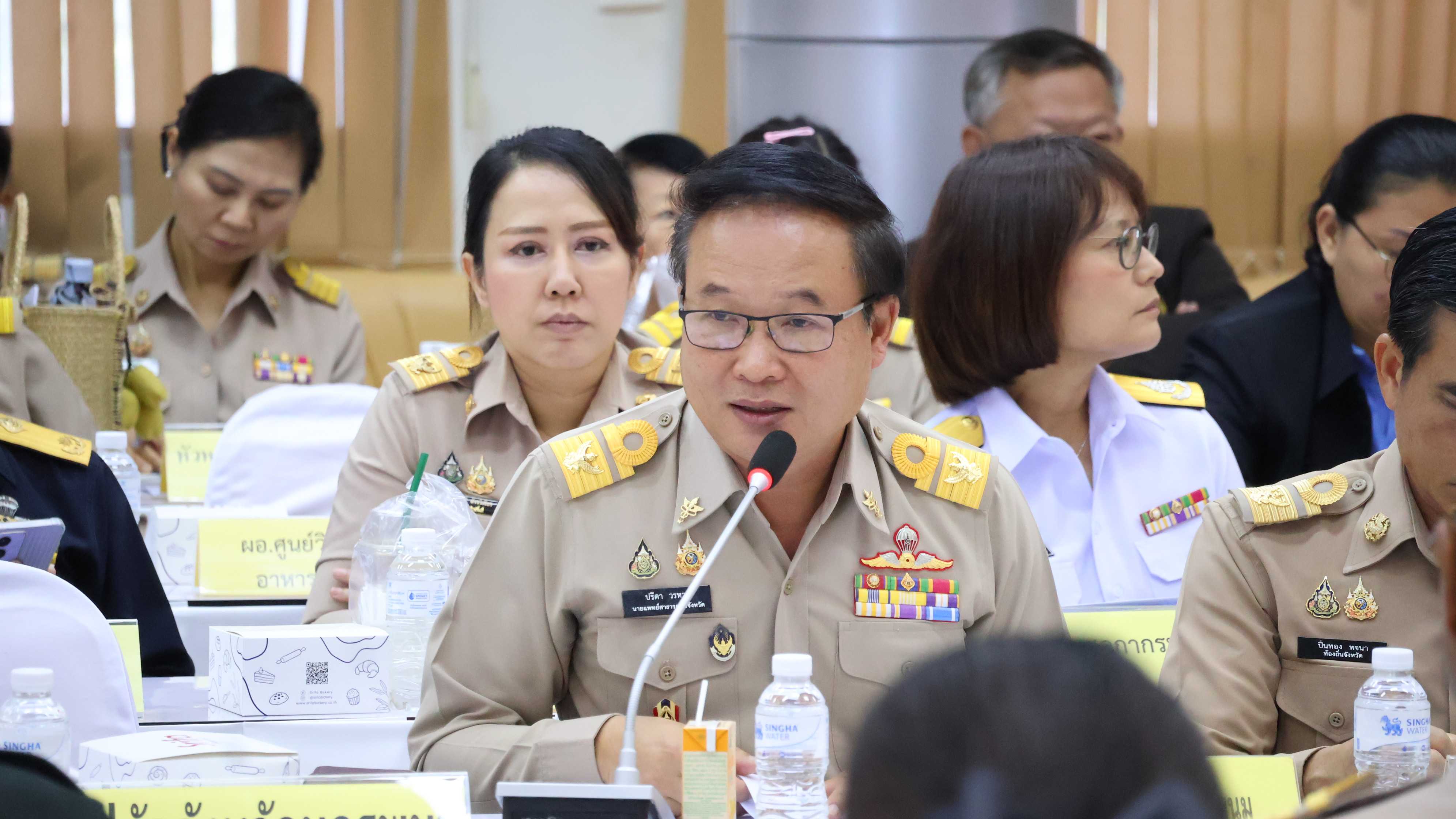 ‘สสจ.นครพนม’ รับเกียรติบัตร ยกย่องเชิดชูเกียรติ ‘องค์กรคุณธรรมต้นแบบ’ นพ.ปรีดา วรหาร นำเสนอ ‘นครพนมโมเดล-สถานการณ์แพร่ระบาดของโรค’