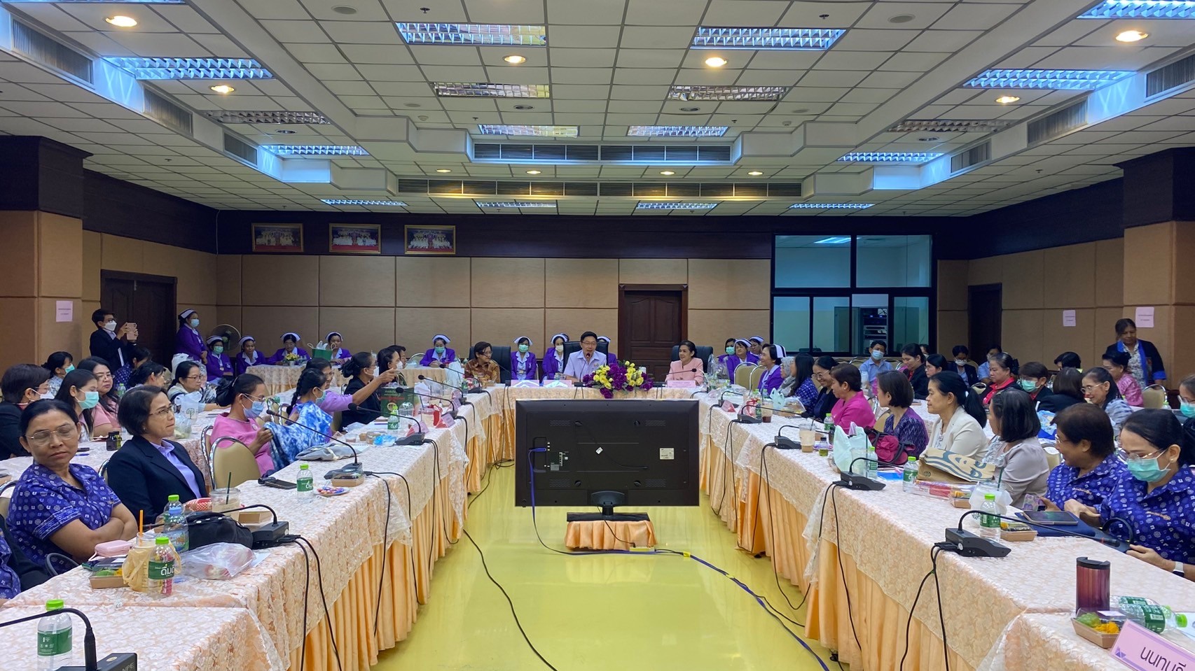 ผู้อำนวยการโรงพยาบาลสิงห์บุรี กล่าวต้อนรับ คณะกรรมการพัฒนาคุณภาพการพยาบาลระดับเข...