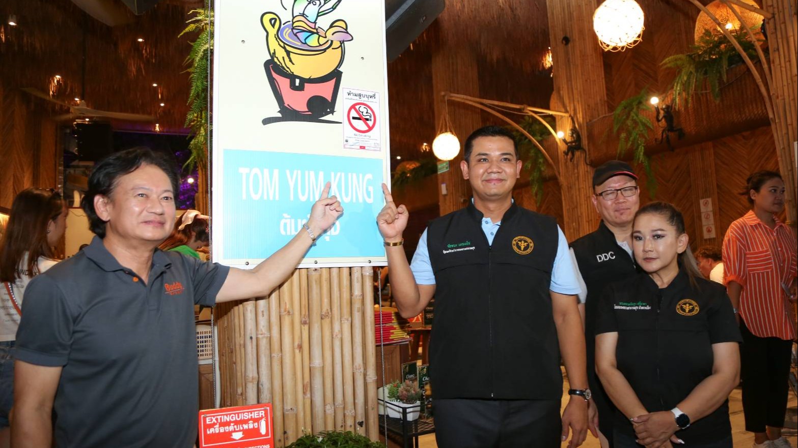 รมช.ชัยชนะ รณรงค์สถานบริการย่านถนนข้าวสาร ปฏิบัติตามกฎหมายกระทรวงสาธารณสุข