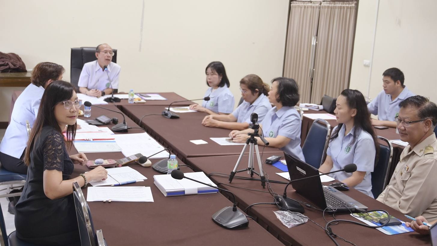นพ.สสจ.อุบลฯ ประธานการประชุมเพื่อพิจารณาคัดเลือกข้าราชการเพื่อเลื่อนขึ้นแต่งตั้ง...