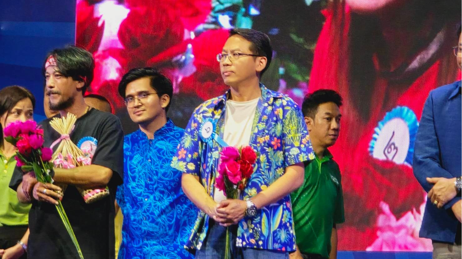 นายแพทย์สาธารณสุขจังหวัดพังงา ร่วมประกวดร้องเพลง ในงานประจำปีและงานกาชาด จังหวัดพังงา ปี 2568
