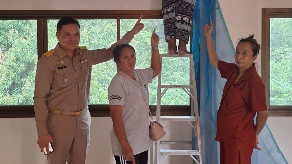 สา’สุขอุบลฯ ออกเตรียมพร้อมพื้นที่ที่พักนักกีฬาในการ ฉีดพ่นทำลายยุงตัวแก่ เพื่อเต...