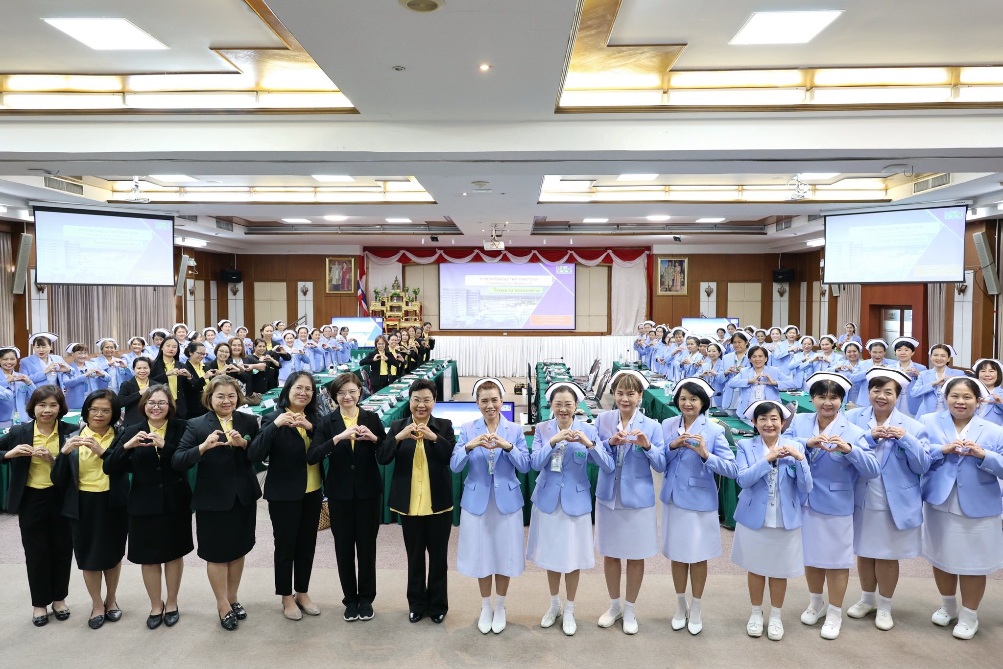 โรงพยาบาลหนองคาย ; ให้การต้อนรับคณะกรรมการพัฒนาคุณภาพบริการพยาบาล (QA) ทีมประเมิ...