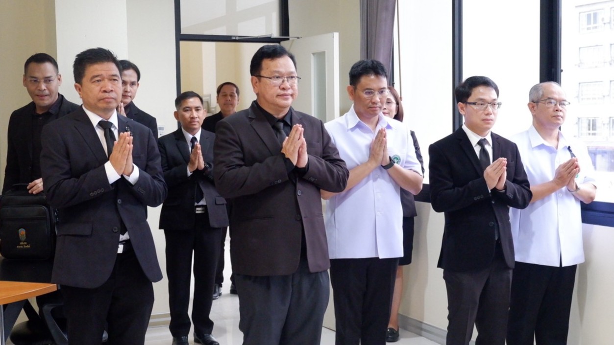 นายแพทย์สามารถ ถิระศักดิ์  เข้าสักการะสิ่งศักดิ์สิทธิ์ ในโอกาสเข้ารับตำแหน่งผู้ตรวจราชการเขตสุขภาพที่ 8 กระทรวงสาธารณสุข