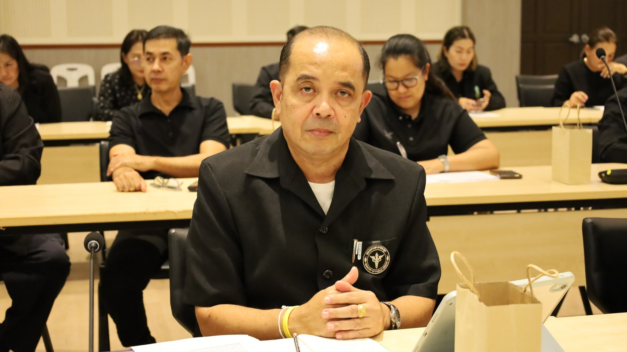 รองนายแพทย์สาธารณสุขจังหวัดพังงา เข้าร่วมประชุมคณะทำงานอำนวยความสะดวกแก่ประชาชนในการเดินทางเข้าเฝ้าฯ กราบถวายบังคมพระบรมศพ สมเด็จพระนางเจ้าสิริกิติ์ พระบรมราชินีนาถ พระบรมราชชนนีพันปีหลวง