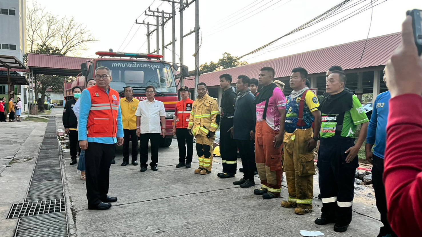 ผู้ว่าราชการจังหวัดอุบลราชธานี ลงพื้นที่เกิดเหตุเพลิงไหม้โรงพยาบาลสมเด็จพระยุพราชเดชอุดม