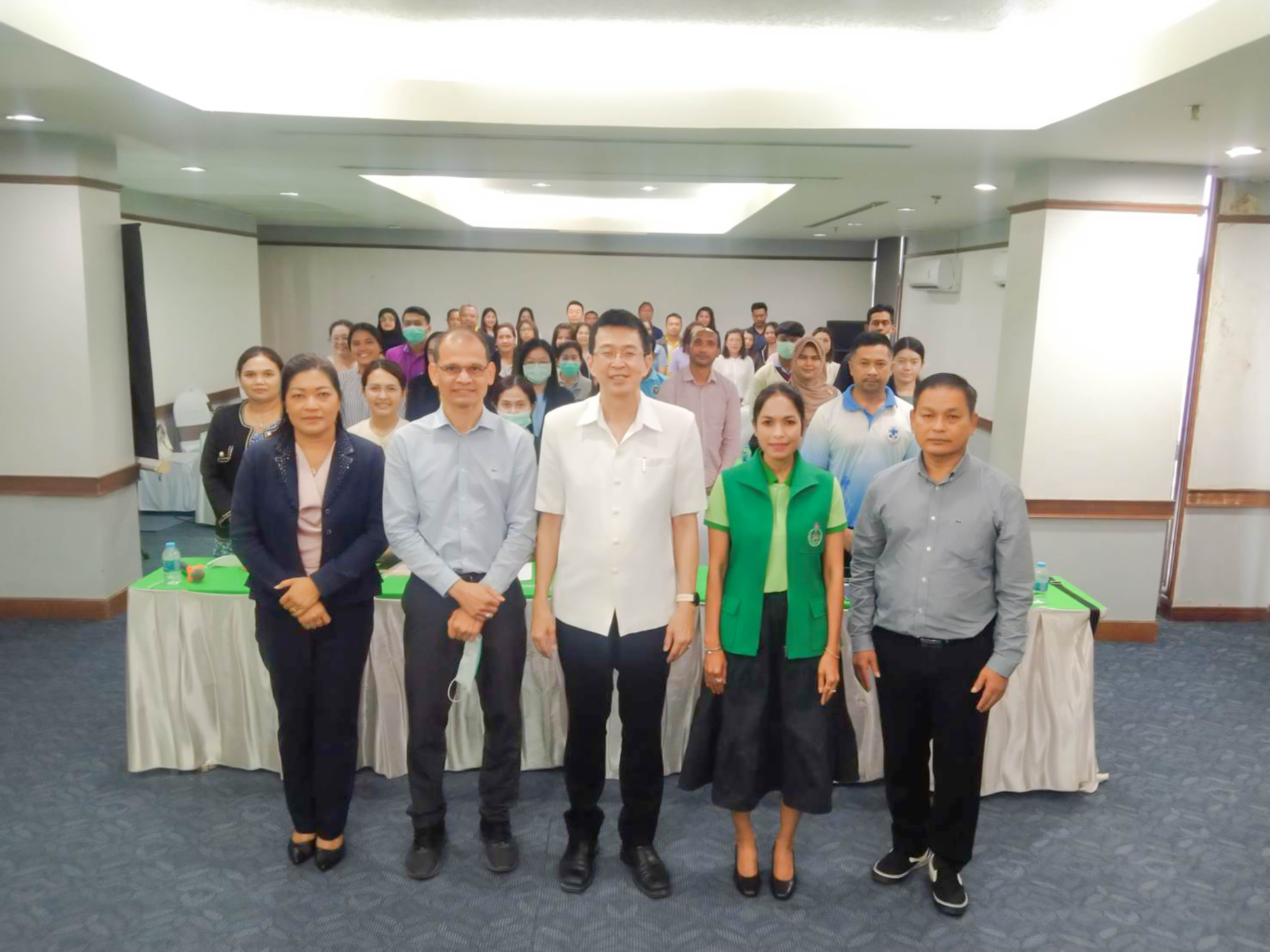 สธ.ตรัง นำโดยกลุ่มงานควบคุมโรคไม่ติดต่อ สุขภาพจิตและยาเสพติด สำนักงานสาธารณสุขจังหวัดตรัง ร่วมจัดโครงการการบำบัดรักษาและฟื้นฟู สมรรถภาพผู้ติดยาเสพติด 