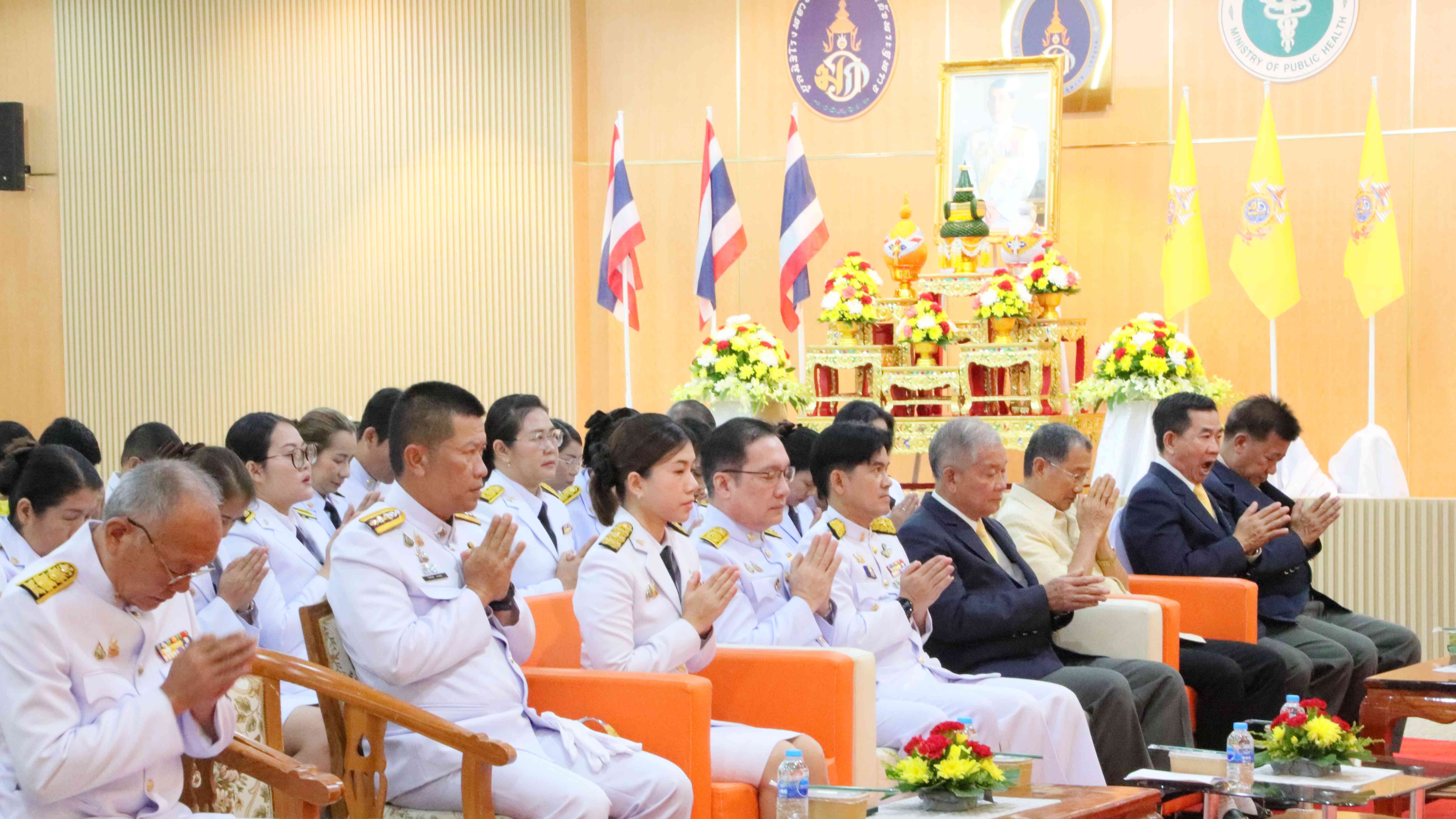 รพร. เดชอุดม จัดพิธีทำบุญตักบาตรเเละถวายพระพรชัยมงคล เเด่พระบาทสมเด็จพระเจ้าอยู่หัว เนื่องในโอกาสวันเฉลิมพระชนมพรรษา  28 กรกฎาคม 2568