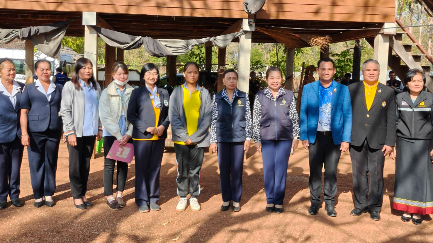 สสจ.สกลนคร “ร่วมลงพื้นที่ตรวจเยี่ยมนักเรียนทุนการศึกษาของมูลนิธิร่วมจิตต์น้อมเกล้าฯ เพื่อเยาวชน ในพระบรมราชินูปถัมภ์”