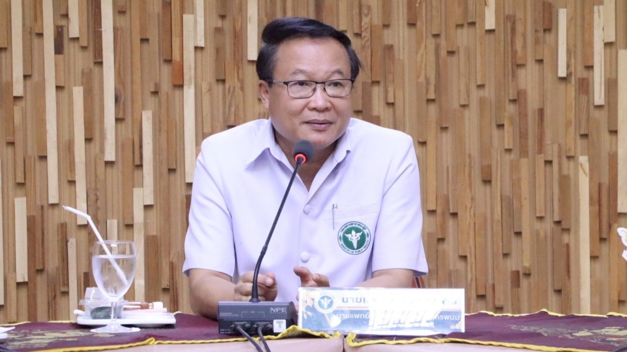 ‘นพ.สสจ.นครพนม’ มอบเกียรติบัตรฯ หมอพื้นบ้านและอาสาสมัครสาธารณสุขประจำหมู่บ้าน ผู...