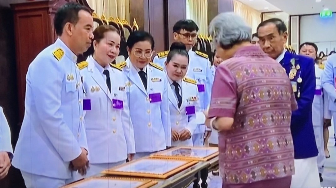 สมเด็จพระกนิษฐาธิราชเจ้า กรมสมเด็จพระเทพรัตนราชสุดาฯ สยามบรมราชกุมารี พระราชทานครุภัณฑ์ และอุปกรณ์ทางการแพทย์ให้กับโรงพยาบาลกาฬสินธุ์