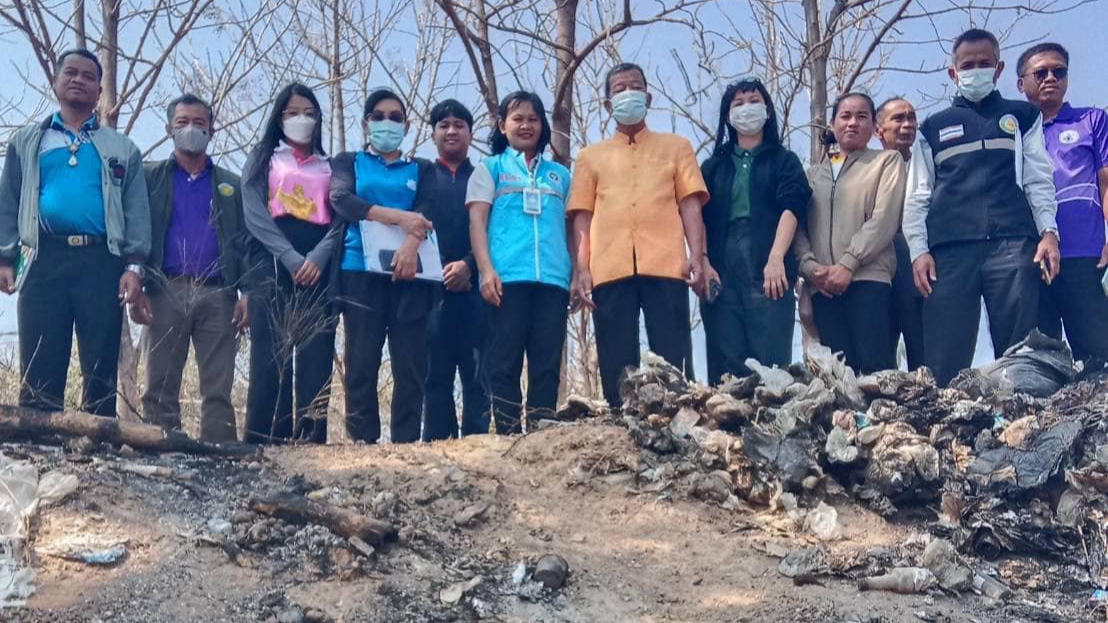 สา’สุขอุบลฯ ร่วมกับทีมปฏิบัติการตอบโต้ภาวะฉุกเฉินและสาธารณภัยด้านอนามัยสิ่งแวดล้อม ลงพื้นที่ติดตามให้คำแนะนำในการปรับปรุง ฟื้นฟู ยกระดับสถานที่กำจัดขยะที่ไม่ถูกต้องจังหวัดอุบลราชธานี