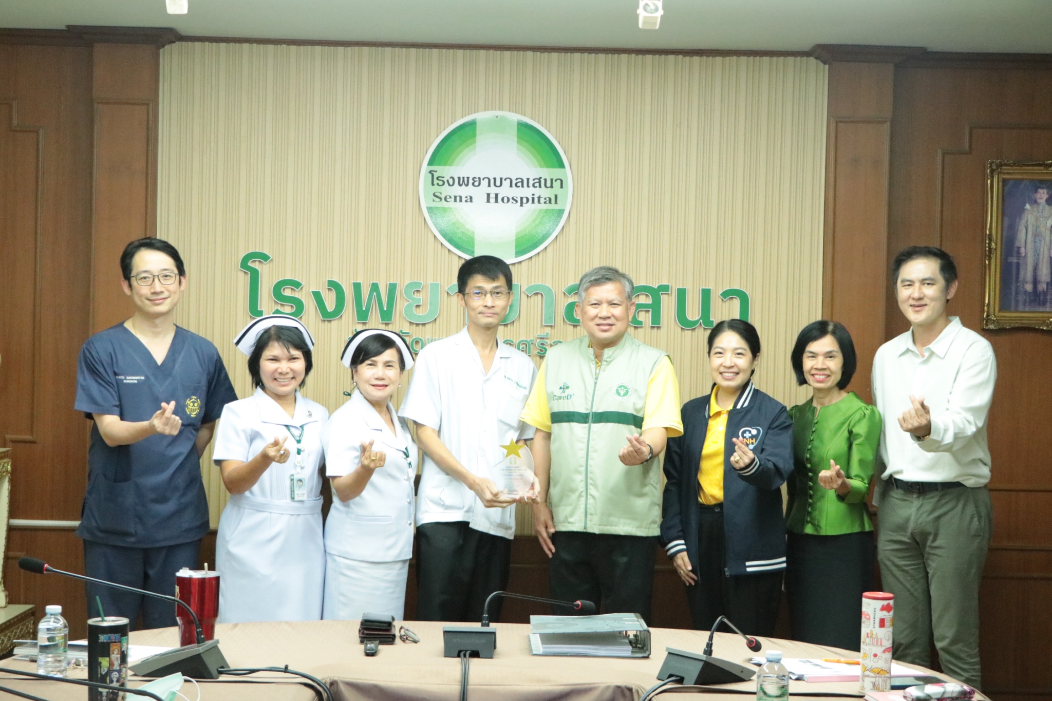 โรงพยาบาลเสนา มอบโล่รางวัล ขวัญใจพยาบาล ประจำปี 2568