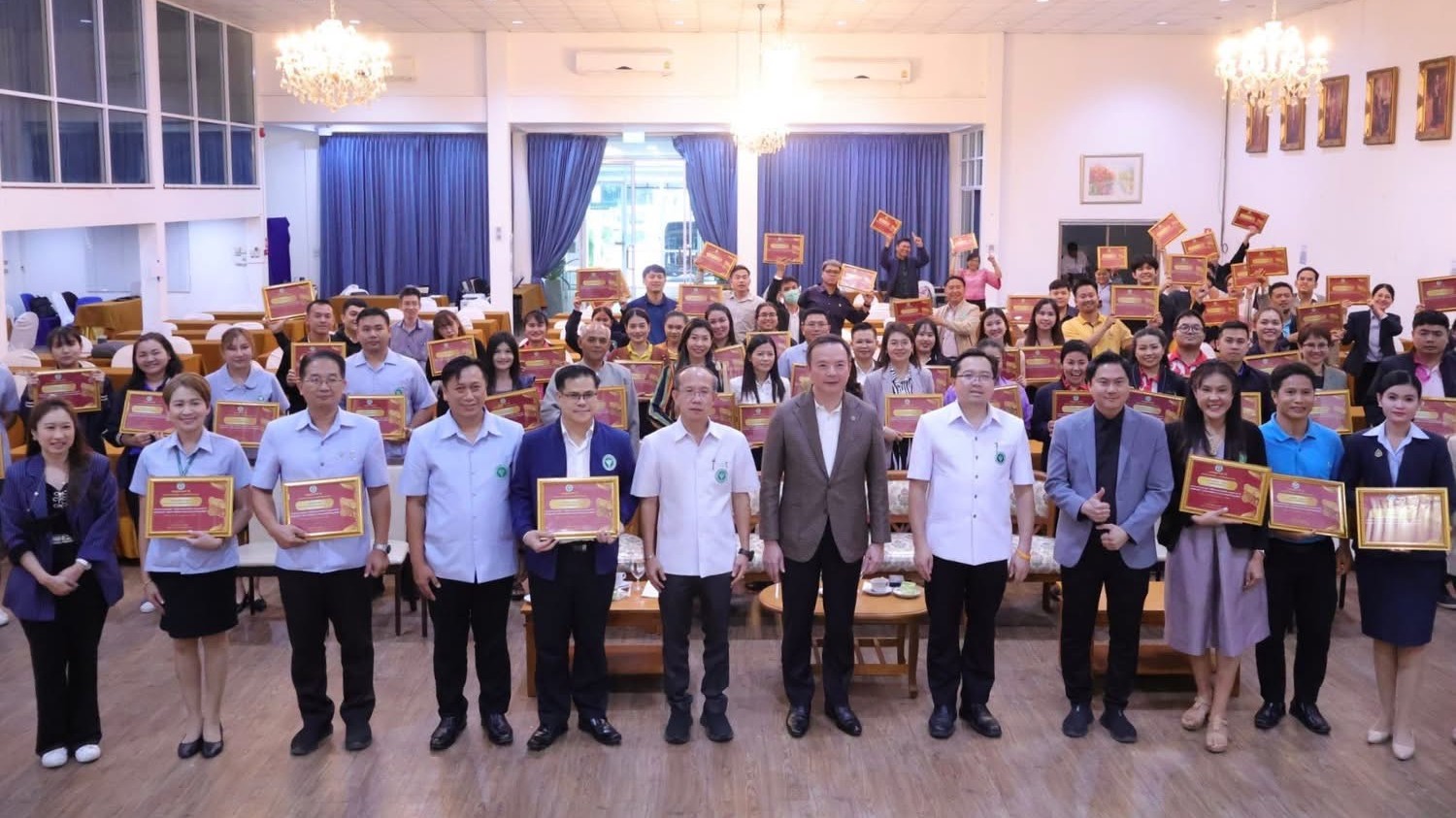 นพ.สสจ.อุบลฯ ร่วมพิธีปิดการประชุมเชิงปฏิบัติการพัฒนานักสื่อสารสุขภาพ ในยุคดิจิทัล ประจำปี 2568 “ปลุกพลังนักสื่อสาร สร้างแบรนด์องค์กรยุคดิจิทัล”