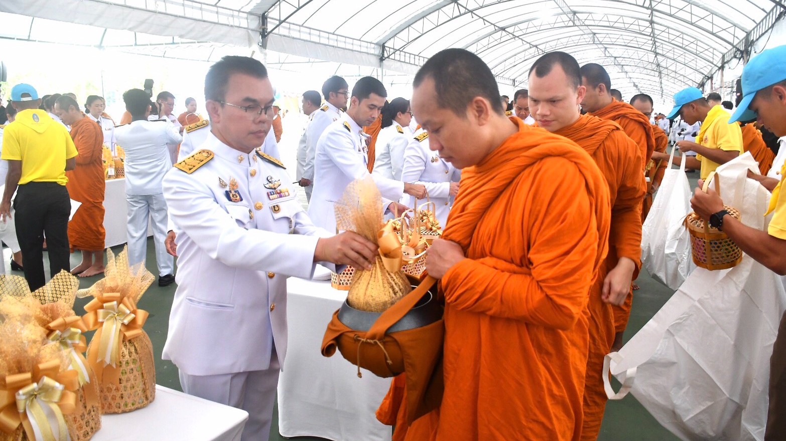 สธ. ทำบุญตักบาตรพระภิกษุสงฆ์ เพื่อถวายเป็นพระราชกุศลแด่พระบาทสมเด็จพระเจ้าอยู่หัว เนื่องในโอกาสวันเฉลิมพระชนมพรรษา 28 กรกฎาคม 2568