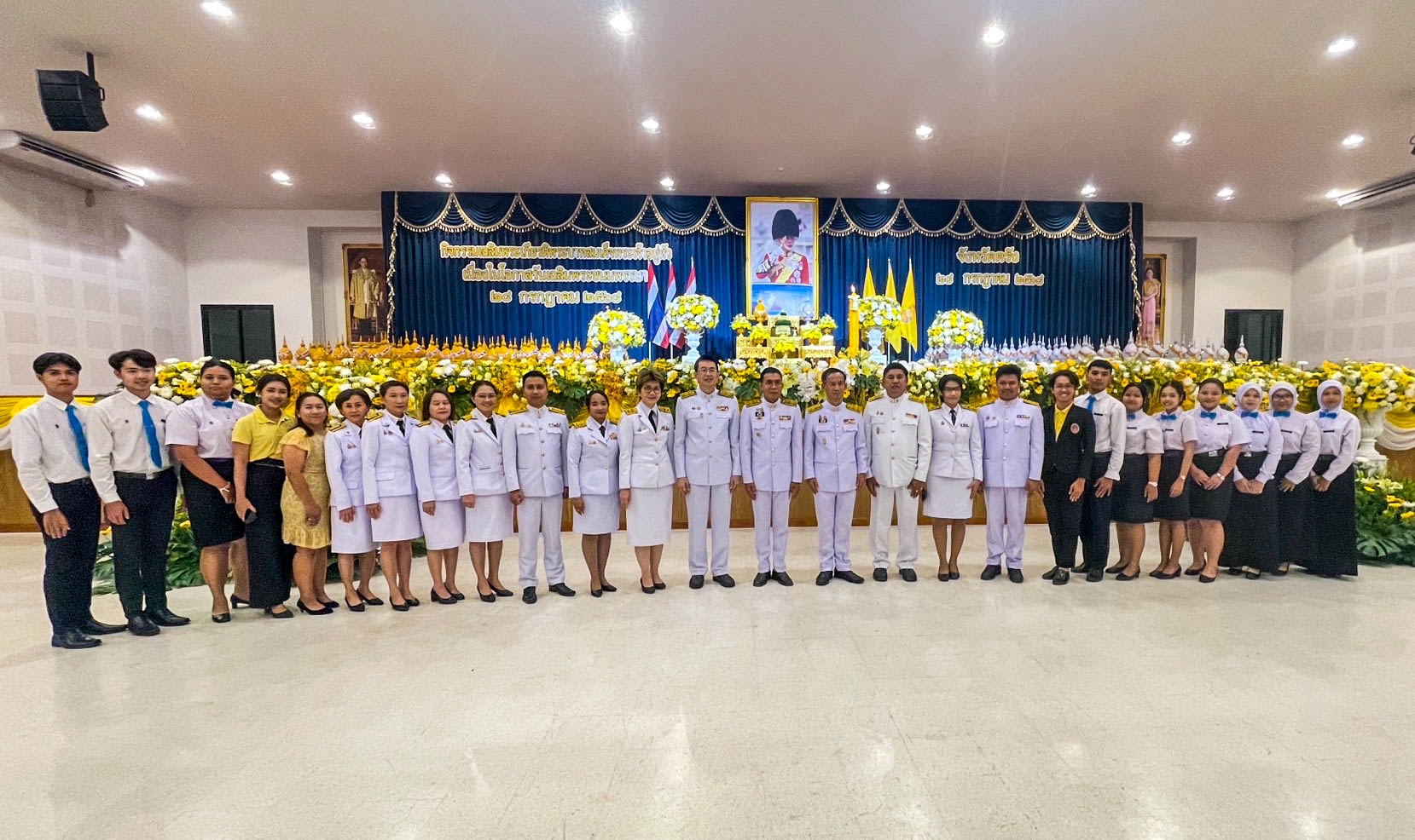 สธ.ตรัง ร่วมกิจกรรมเฉลิมพระเกียรติ พระบาทสมเด็จพระเจ้าอยู่หัวเนื่องในโอกาสวันเฉลิมพระชนมพรรษา ๒๘ กรกฎาคม ๒๕๖๘ ในพิธีถวายเครื่องราชสักการะเเละวางพานพุ่ม เเละพิธีจุดเทียนถวายพระพรชัยมงคล ณ หอประชุมจังหวัดตรัง