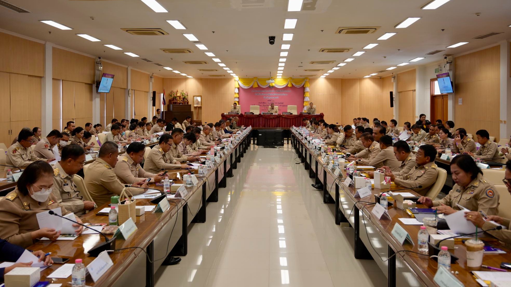 นพ.สสจ.อุบลฯ ร่วมประชุมคณะกรมการจังหวัดอุบลราชธานี หัวหน้าส่วนราชการ หัวหน้าหน่วยงานรัฐวิสาหกิจ คณะกรรมการร่วมภาคเอกชน ๓ สถาบัน จังหวัดอุบลราชธานี และนายอำเภอ ครั้งที่ ๖/๒๕๖๘