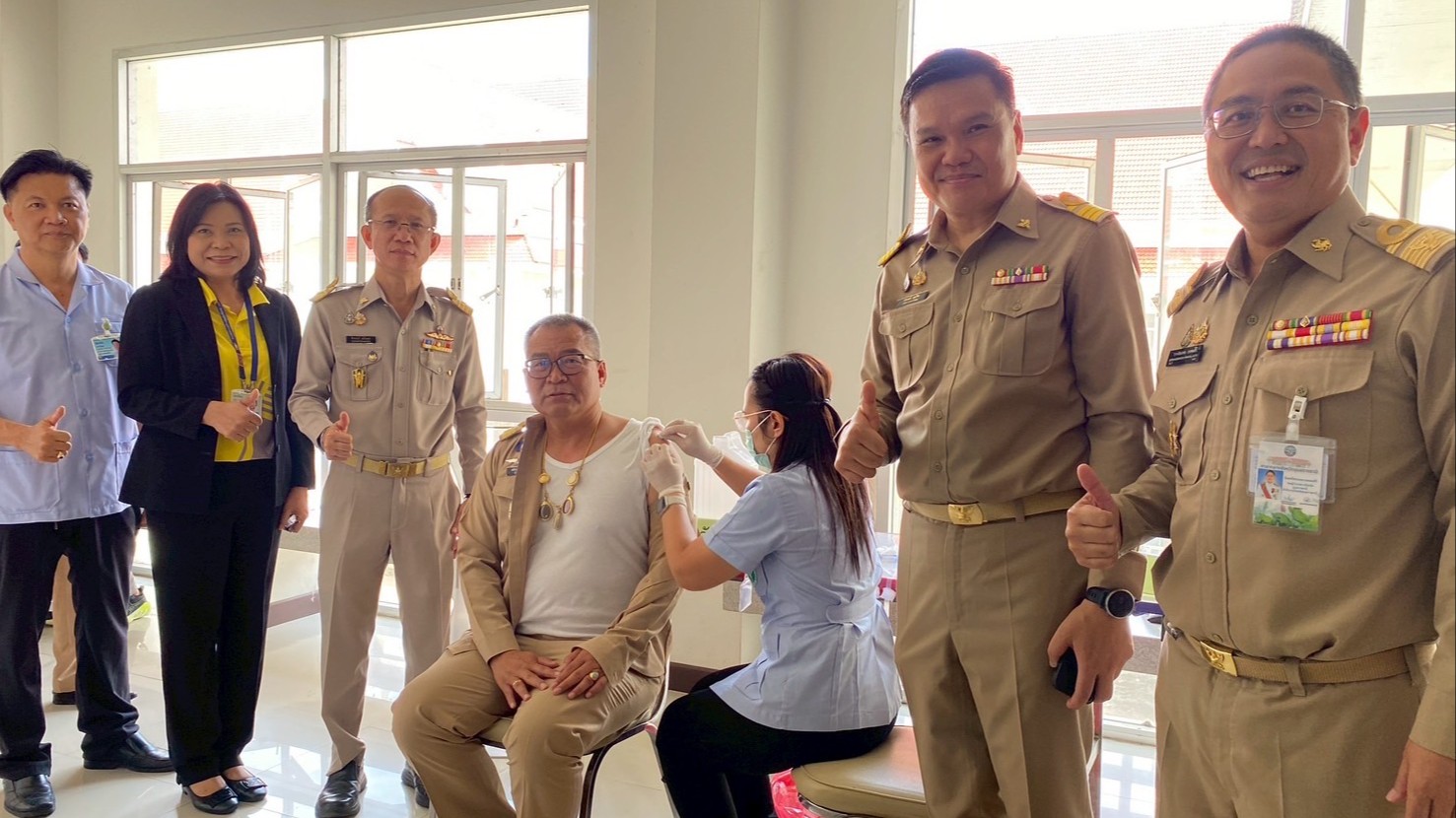 รพ.สรรพสิทธิประสงค์ จัดเจ้าหน้าที่ด้านสาธารณสุขออกให้บริการฉีดวัคซีนป้องกันโรคไข...