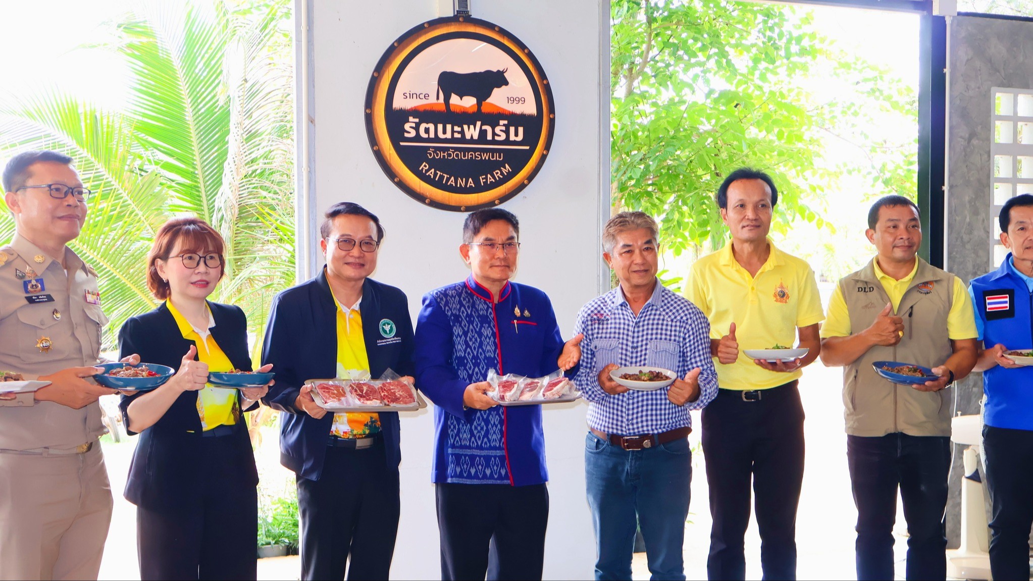 'สสจ.นครพนม' เกาะติด 'โรคแอนแทรกซ์' เผยข้อมูลล่าสุด 'ยังไม่พบผู้ป่วยยืนยัน' แจ้งเตือน.! เลี่ยงบริโภคเนื้อสัตว์ที่ไม่ปรุงสุก ไม่ชำแหละ-สัมผัสสัตว์ที่ตายไม่ทราบสาเหตุ