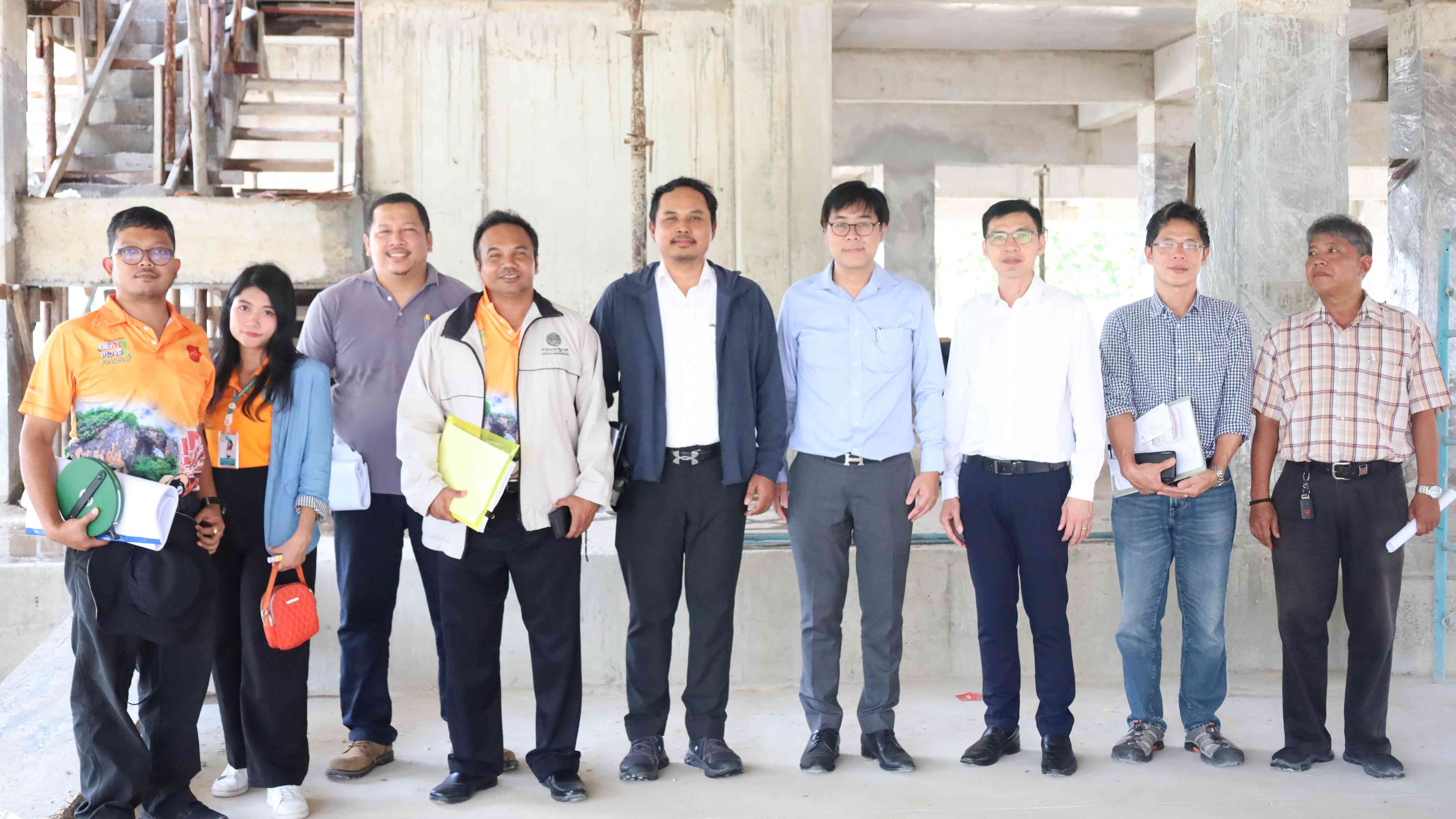 โรงพยาบาลประจวบคีรีขันธ์ตรวจรับงานก่อสร้างอาคารพักแพทย์
