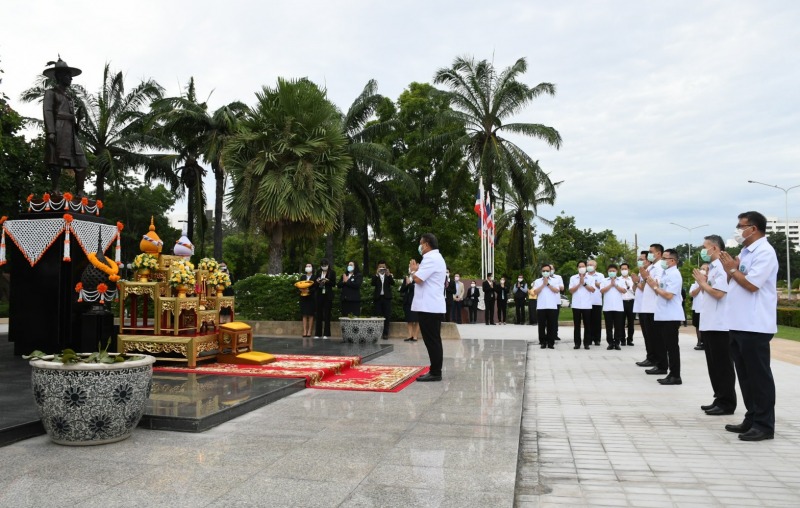 ปลัดสธ. นำคณะผู้บริหารถวายราชสักการะพระบรมราชชนก สมเด็จย่า และกรมพระยาชัยนาทนเรน...