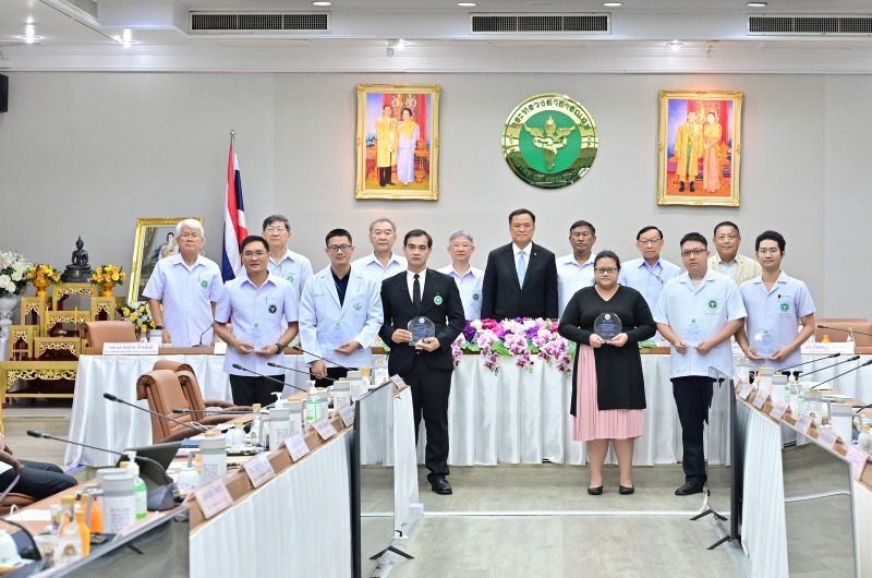 สธ. มอบโล่ประกาศเกียรติคุณ “แพทย์นิติเวช” ร่วมภารกิจชันสูตรร่างผู้เสียชีวิตจากเห...