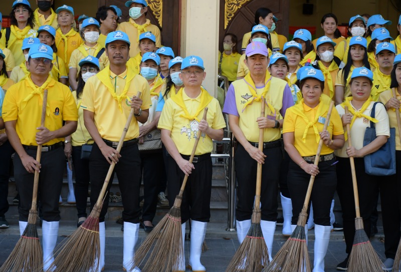 สธ. จัดกิจกรรมจิตอาสาปรับภูมิทัศน์และทำความสะอาด วัดบางรักใหญ่ จ.นนทบุรี เพื่อน้...