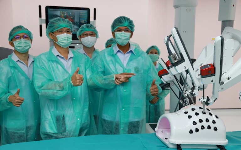 ศูนย์ผ่าตัดด้วยหุ่นยนต์โรงพยาบาลราชวิถี