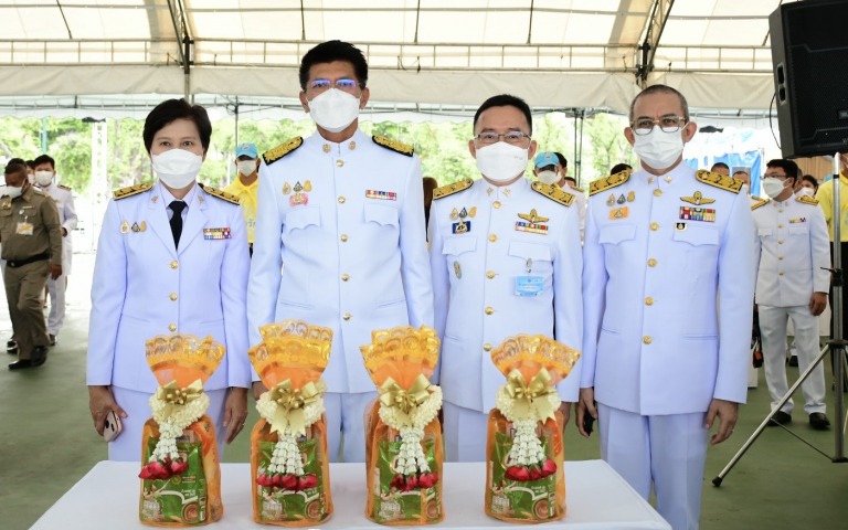 ทำบุญตักบาตรพระสงฆ์ เนื่องใน “วันเฉลิมพระชนมพรรษา” ถวายเป็นพระราชกุศล