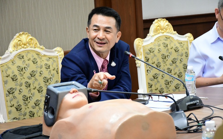 การสาธิตหุ่นยางพาราอัจฉริยะสอนการปั้มหัวใจ (CPR) ด้วยตนเอง