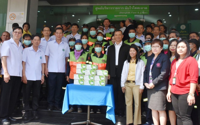 รณรงค์สร้างความตระหนักเรื่องฝุ่นละออง PM2.5 ที่สำนักงานเขตราชเทวี