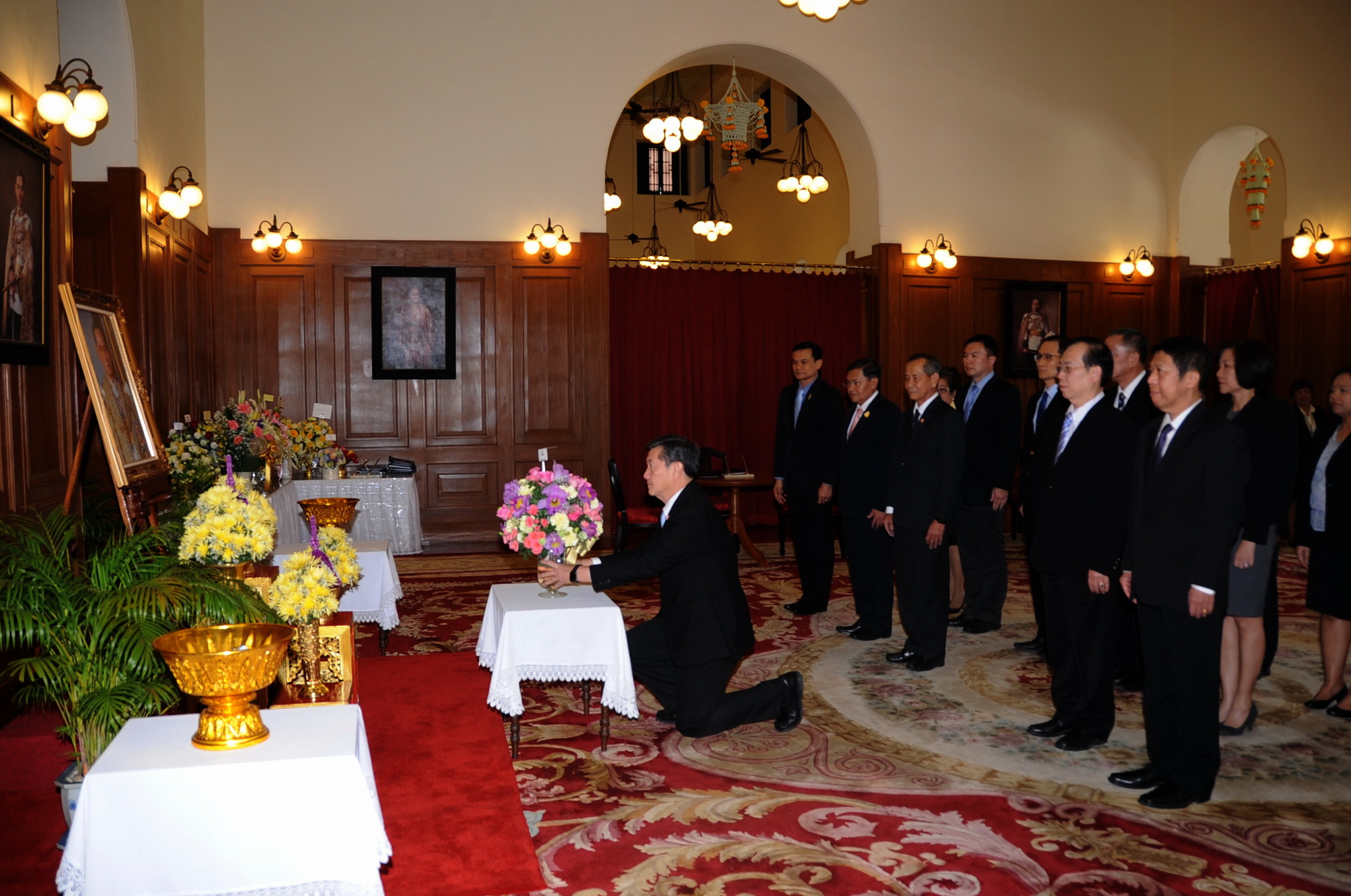 ลงนามถวายพระพร พระบาทสมเด็จพระเจ้าอยู่หัว