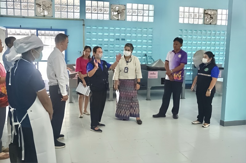 สสจ.อุบลฯ ลงพื้นที่ประเมินรับรองมาตรฐานตามเกณฑ์การดำเนินงานสุขาภิบาลอาหาร และมาต...