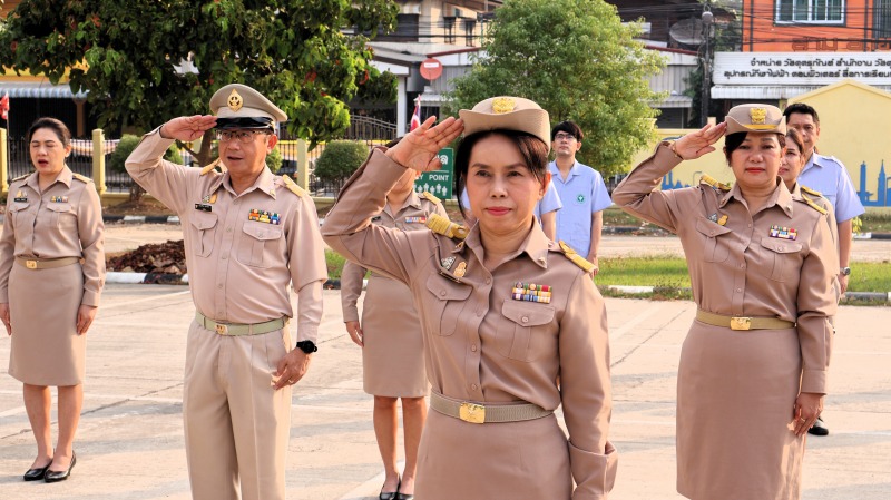 ‘สสจ.นครพนม’ จัดกิจกรรม เคารพธงชาติและร้องเพลงชาติไทย  น้อมรำลึกในพระมหากรุณาธิค...