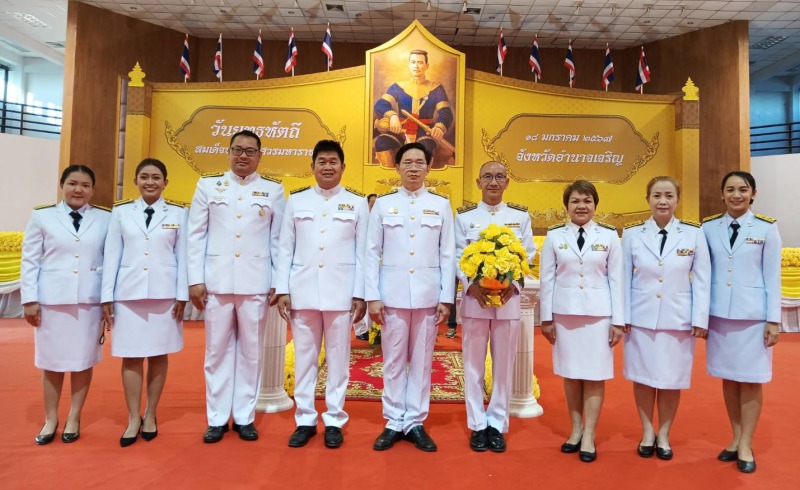 สสจ.อำนาจเจริญ ร่วมพิธีวางพานพุ่มดอกไม้และถวายราชสักการะ เนื่องในวันยุทธหัตถี ปร...